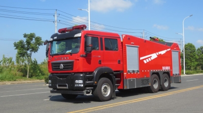 Light and Heavy Trucks Working as a Network — Fire Vehicles Delivered to Wuhan Yangtze River New Are